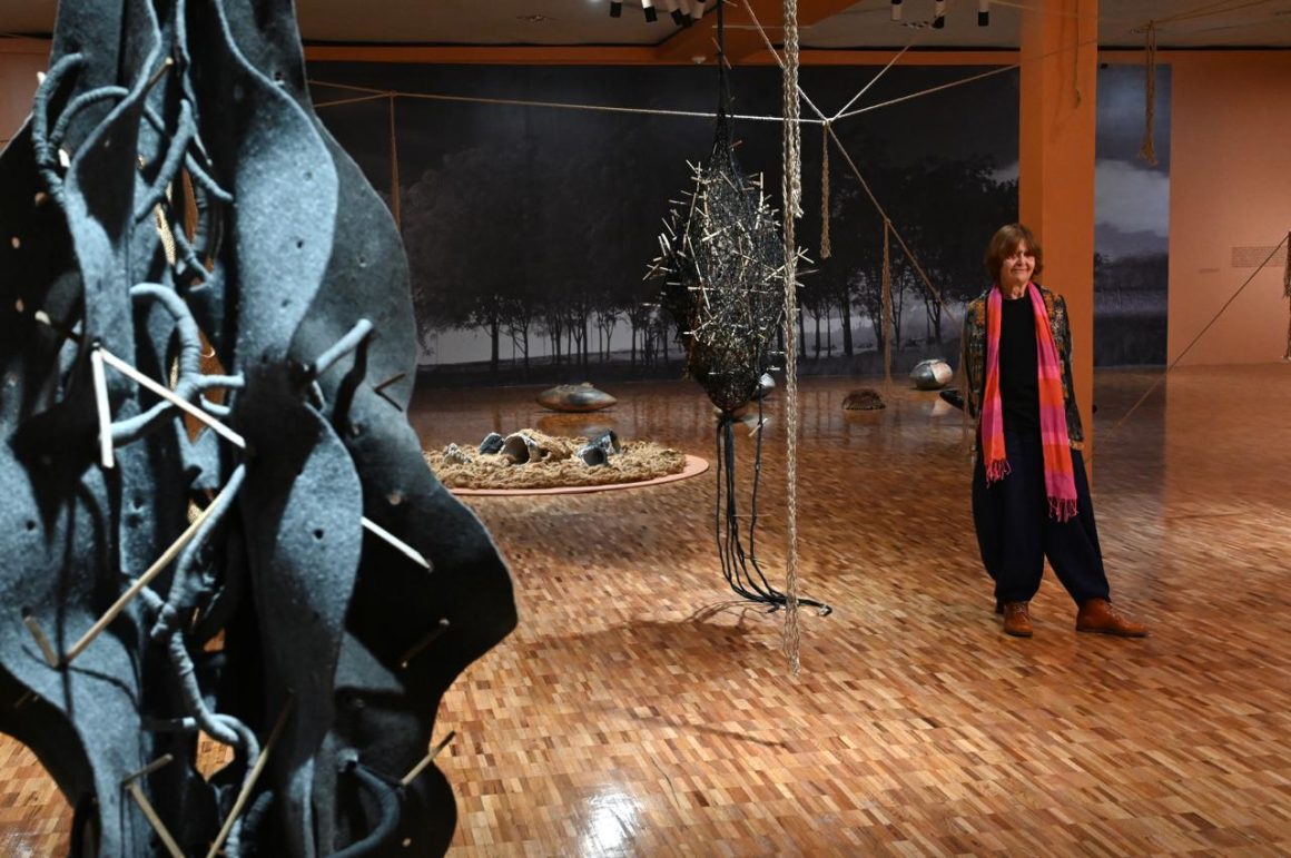 Gerda Gruber recibe homenaje en el Museo de Arte Moderno con retrospectiva de más de cinco décadas
