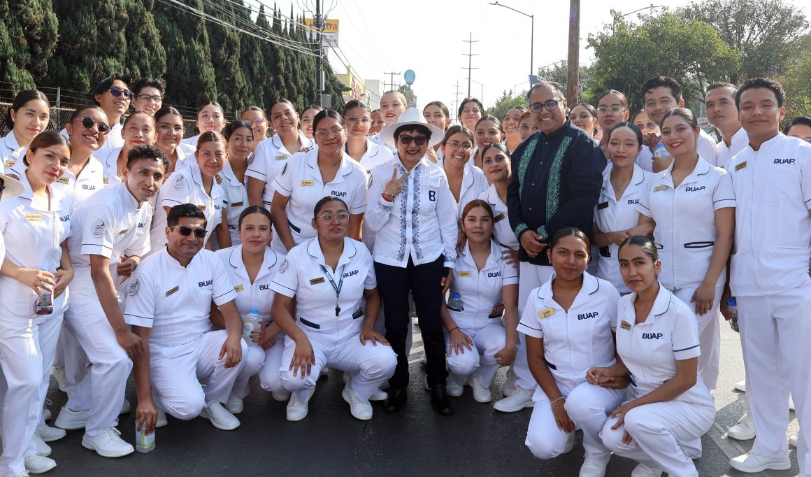 BUAP participa con orgullo en desfile por el 164 aniversario de la Batalla del 5 de Mayo