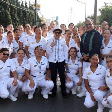 BUAP participa con orgullo en desfile por el 164 aniversario de la Batalla del 5 de Mayo