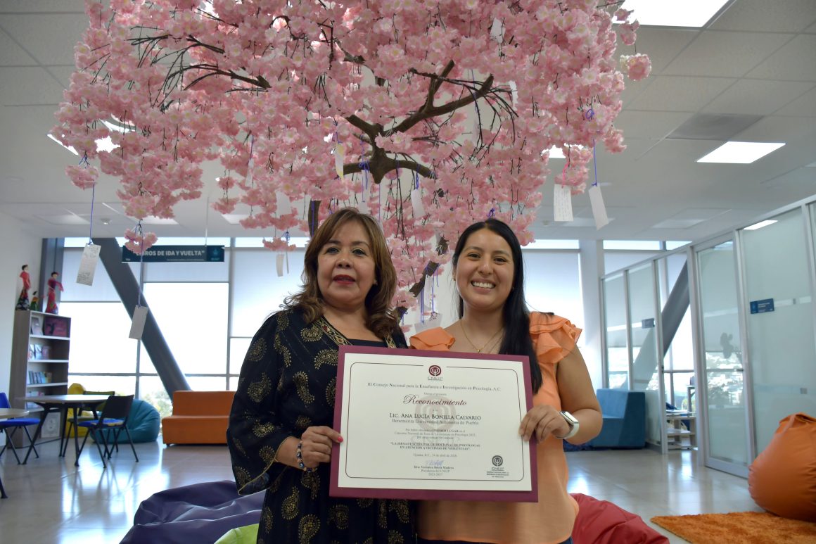 Egresada de Psicología BUAP gana concurso nacional de tesis por investigación sobre desgaste emocional en psicólogas