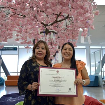 Egresada de Psicología BUAP gana concurso nacional de tesis por investigación sobre desgaste emocional en psicólogas