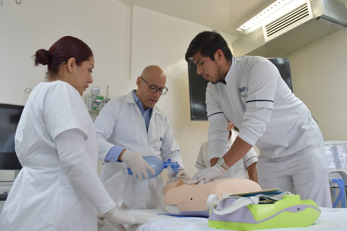 BUAP obtiene certificación internacional en soporte vital y reanimación cardiopulmonar