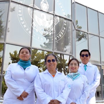Estudiantes de Medicina obtienen bronce en Infomatrix Puebla 2026 con proyecto sobre microbiota intestinal