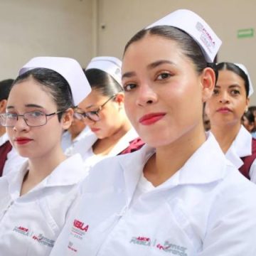 USEP entrega cofias y distintivos a futuros profesionales de Enfermería
