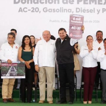 Pemex premia recuperación de hidrocarburos en Puebla con cuarta entrega de pétreos