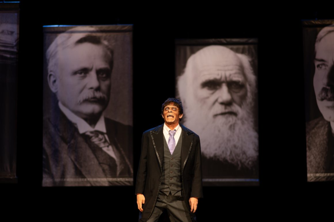 “El Gorila” lleva al teatro una reflexión sobre identidad y adaptación desde el universo de Kafka